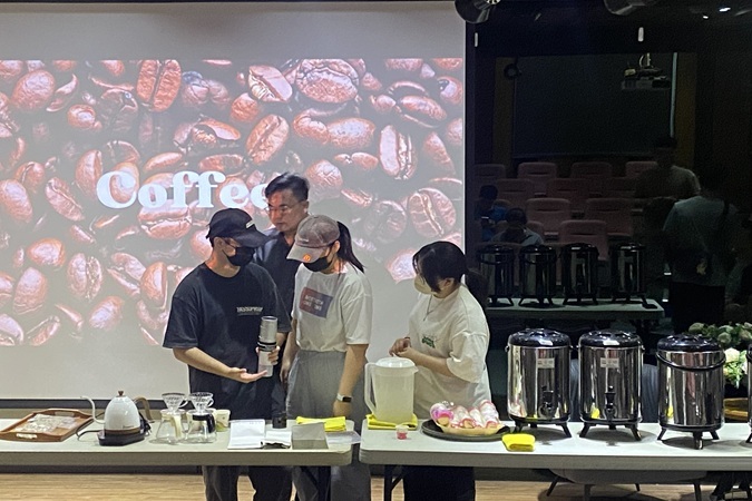 名人演講 - 從產地到杯中－精品咖啡的風味探索之旅/許暘易先生圖片