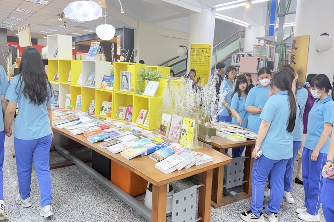 圖書館參訪 - 海青工商學生參訪正修科大圖書館　體驗多元閱讀與智慧學習空間圖片